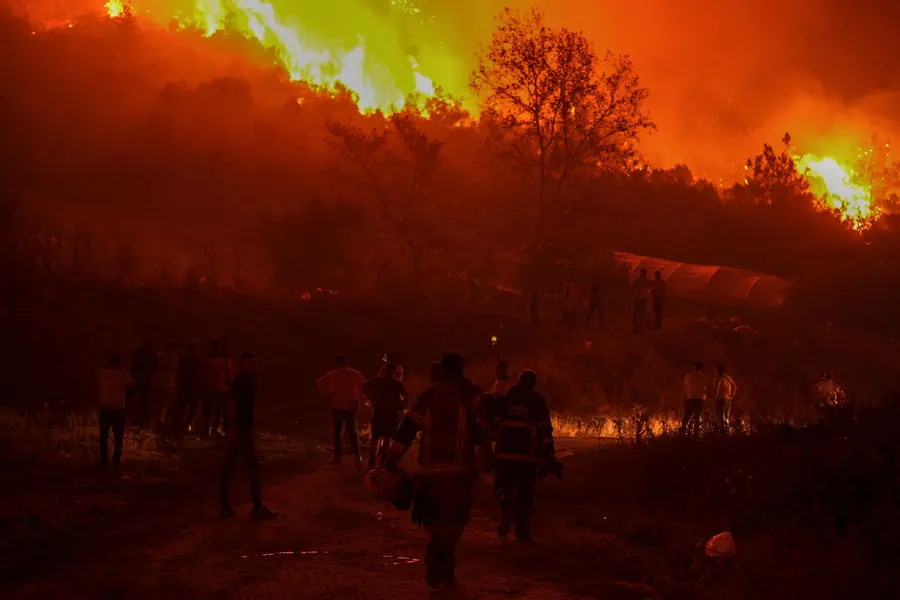 Wildfires threaten Turkey, forcing mass evacuations; Firefighter dies on duty