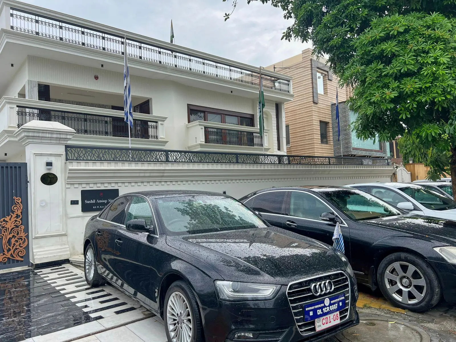 Luxury cars cars bearing fake diplomatic number plates are parked outside a rented residential building in which a bogus embassy was running in Ghaziabad, outskirts of New Delhi | Photo: AP