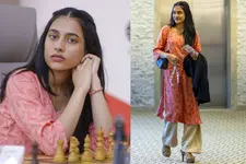 സ്റ്റെതസ്‌കോപ്പിനു പകരം ചെസ്സ്‌ബോർഡ്; വനിതാ ചെസ്സ് ലോകകപ്പ് കിരീടമണിഞ്ഞ ദിവ്യ ദേശ്മുഖിന്റെ ജീവിതത്തിലൂടെ
