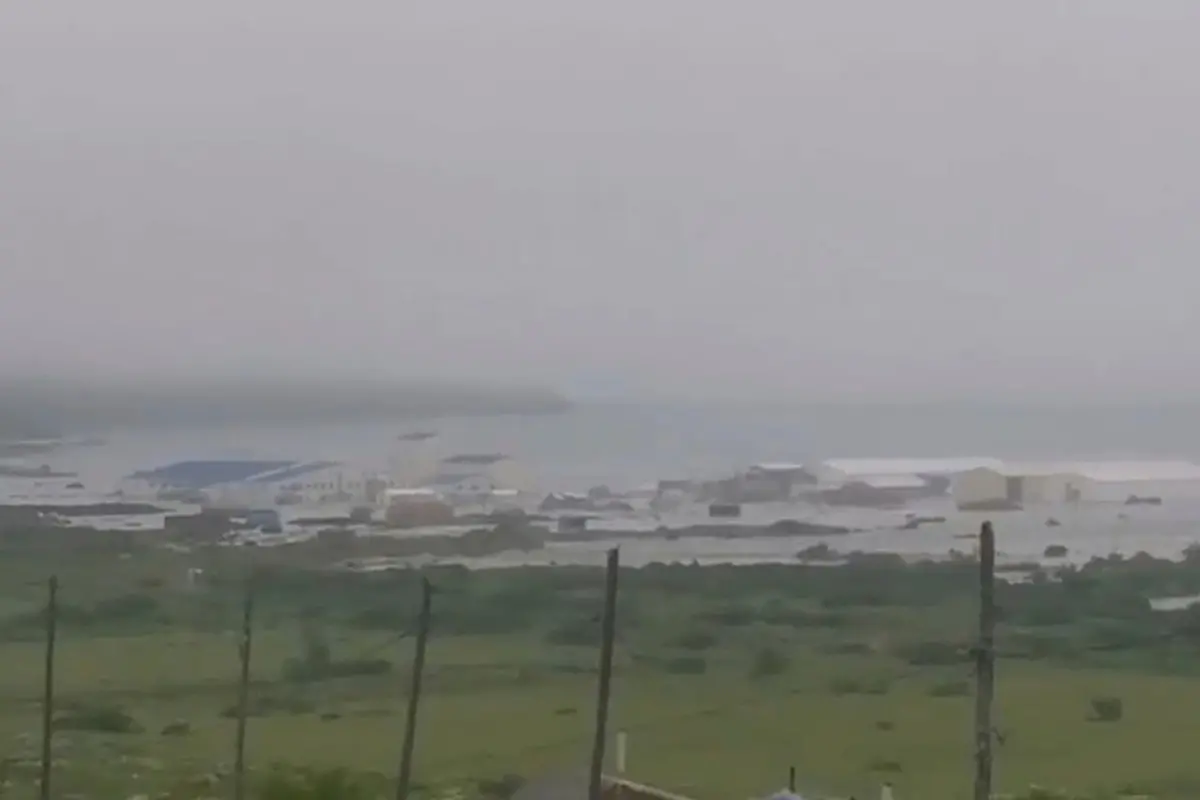 In this image taken from a video released by Geophysical Service of the Russian Academy of Sciences, shows the aftermath of tsunami hitting the coastal area of Severo-Kurilsk at Paramushir island of Kuril Islands, Russia | Photo: AP