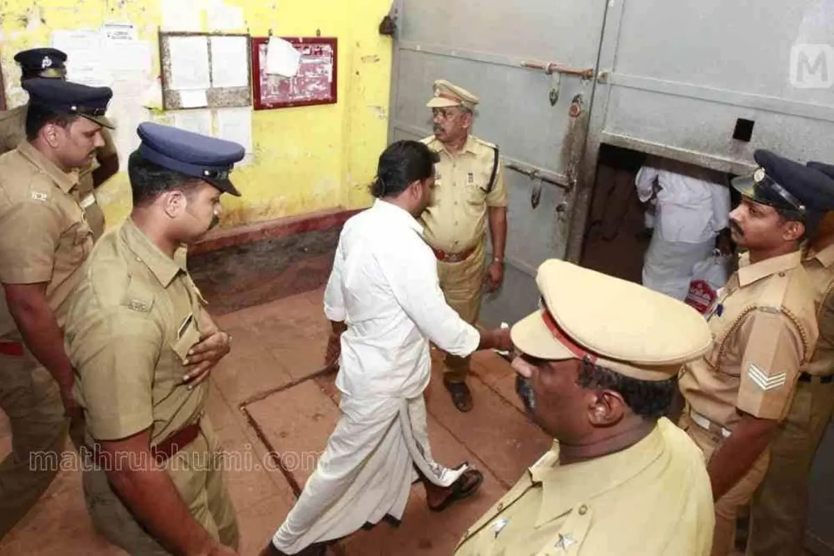 Kodi Suni being taken to prison | Photo: Latheesh Poovathur