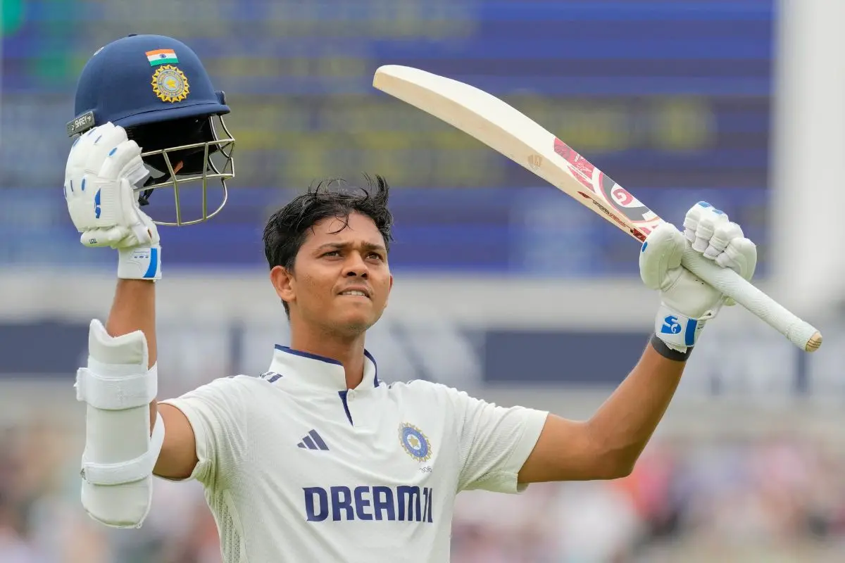 Yashasvi Jaiswal acknowledges fans as he walks off the field after his dismissal during the third day of the fifth Test match between India and England, at The Oval cricket ground. Photo: PTI