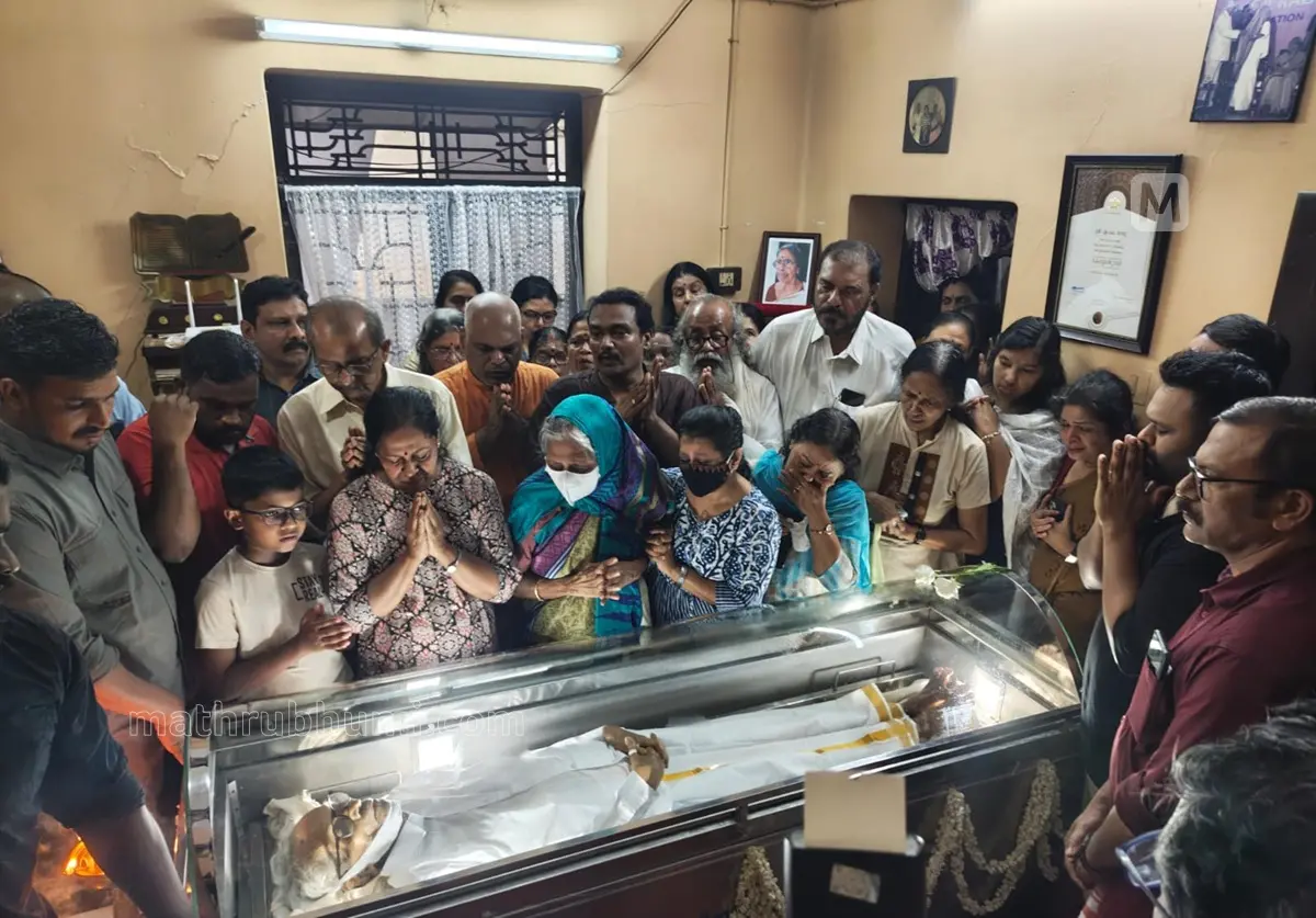 Mortal remains of M K Sanoo reach Kochi home | Photo: Mathrubhumi