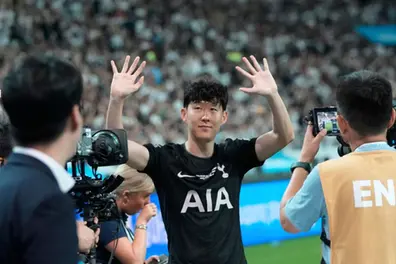 Son Heung-min's emotional exit as Tottenham draws Newcastle in pre-season | WATCH