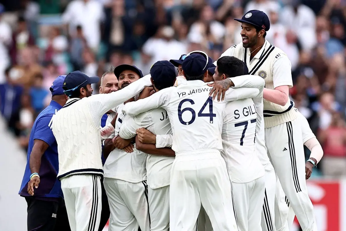 India's Mohammed Siraj (obscured) is mobbed by teammates after winning the final Test cricket match between England and India at The Oval in London on August 4, 2025. | Photo: AFP