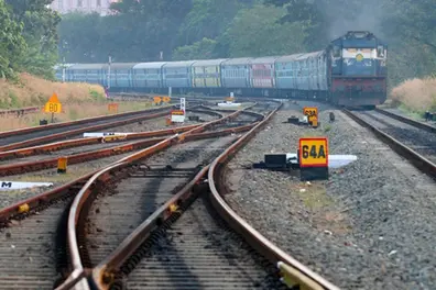 Tipsy couple boards wrong train; TN woman falls off near Tanur, walks into stranger’s house for help