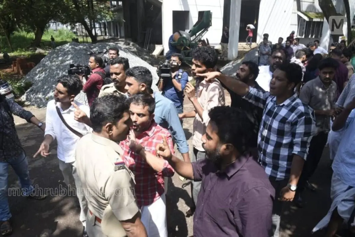 Violence erupts during Kannur University elections | Photo: Mathrubhumi