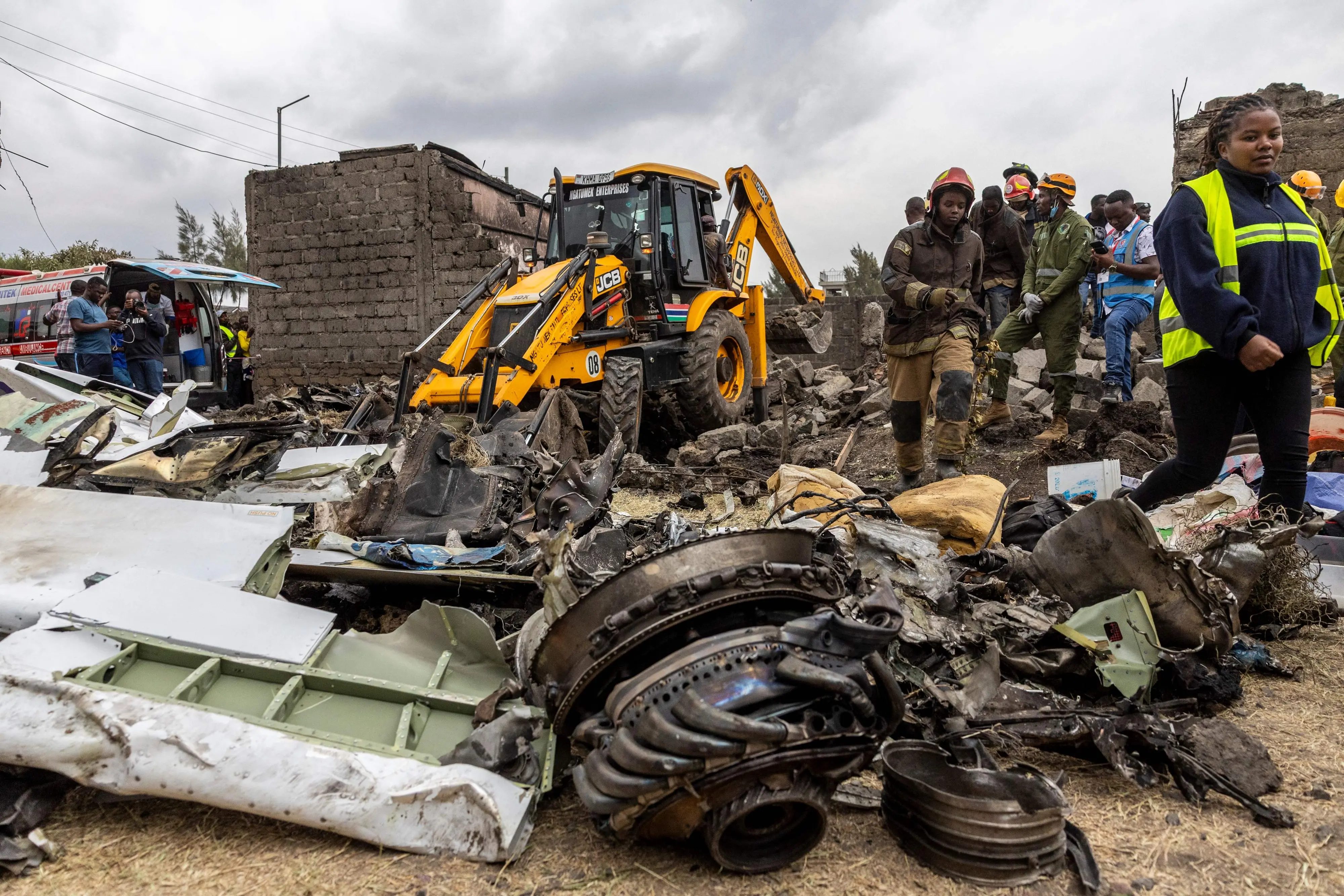 Rescuers walk past the wreckage parts from a scene where a Kenyan medical plane crashed, killing at least 6 people, on the outskirts of Nairobi | Photo: Simon Maina/AFP