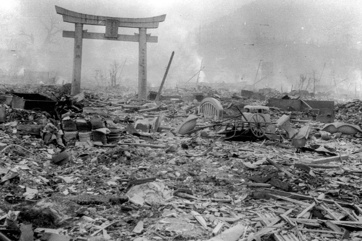 Burnt ruins with only structure of a torii (gate) for a shrine standing, in Nagasaki, after atomic bombing | Photo: AFP