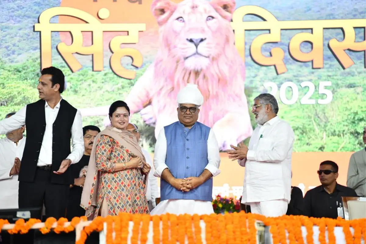 Bhupender Yadav at Timbdi in Bhanvad taluka of Gujarat's Devbhumi Dwarka district under Barda Wildlife Sanctuary on the occasion of World Lion Day | Photo: PIB