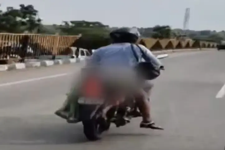 Nagpur man rides with wife’s body tied to bike after fatal truck accident