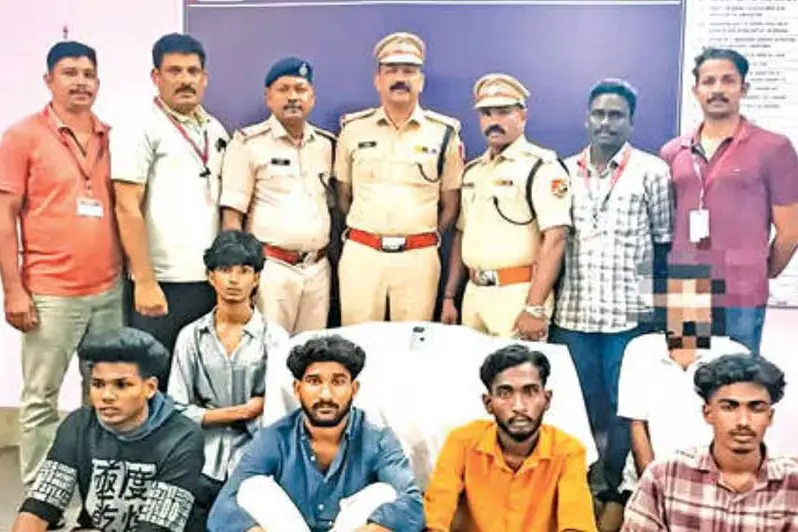 6 held for robbing passengers on train footboards near Aluva station