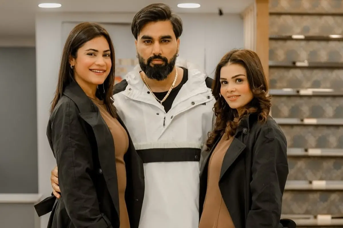 Kritika Malik, Armaan Malik, Payal Malik (L to R)