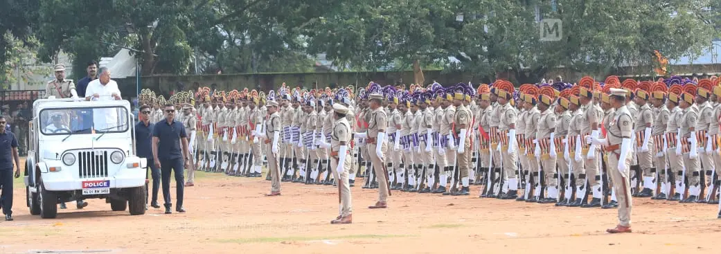 Kerala CM Pinarayi Vijayan taking the guard of honour during the Independence Day celebrations | Mathrubhumi