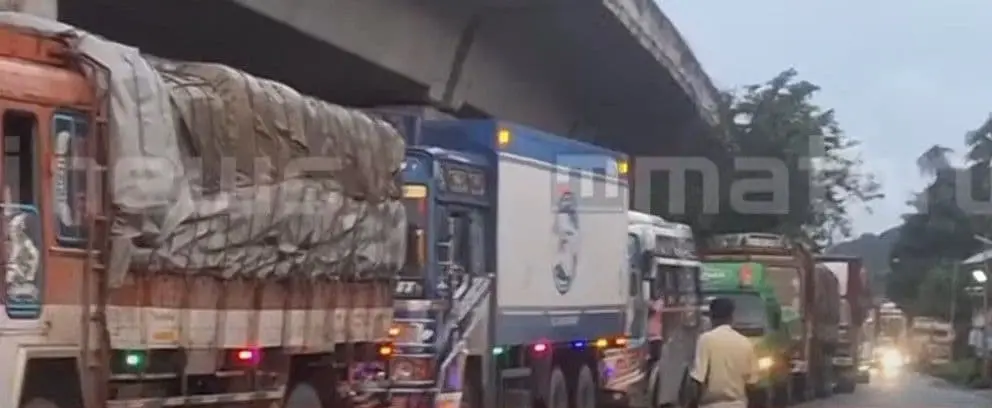 Traffic congestion at Mannuthy- Edappally highway | Screengrab, Mathrubhumi