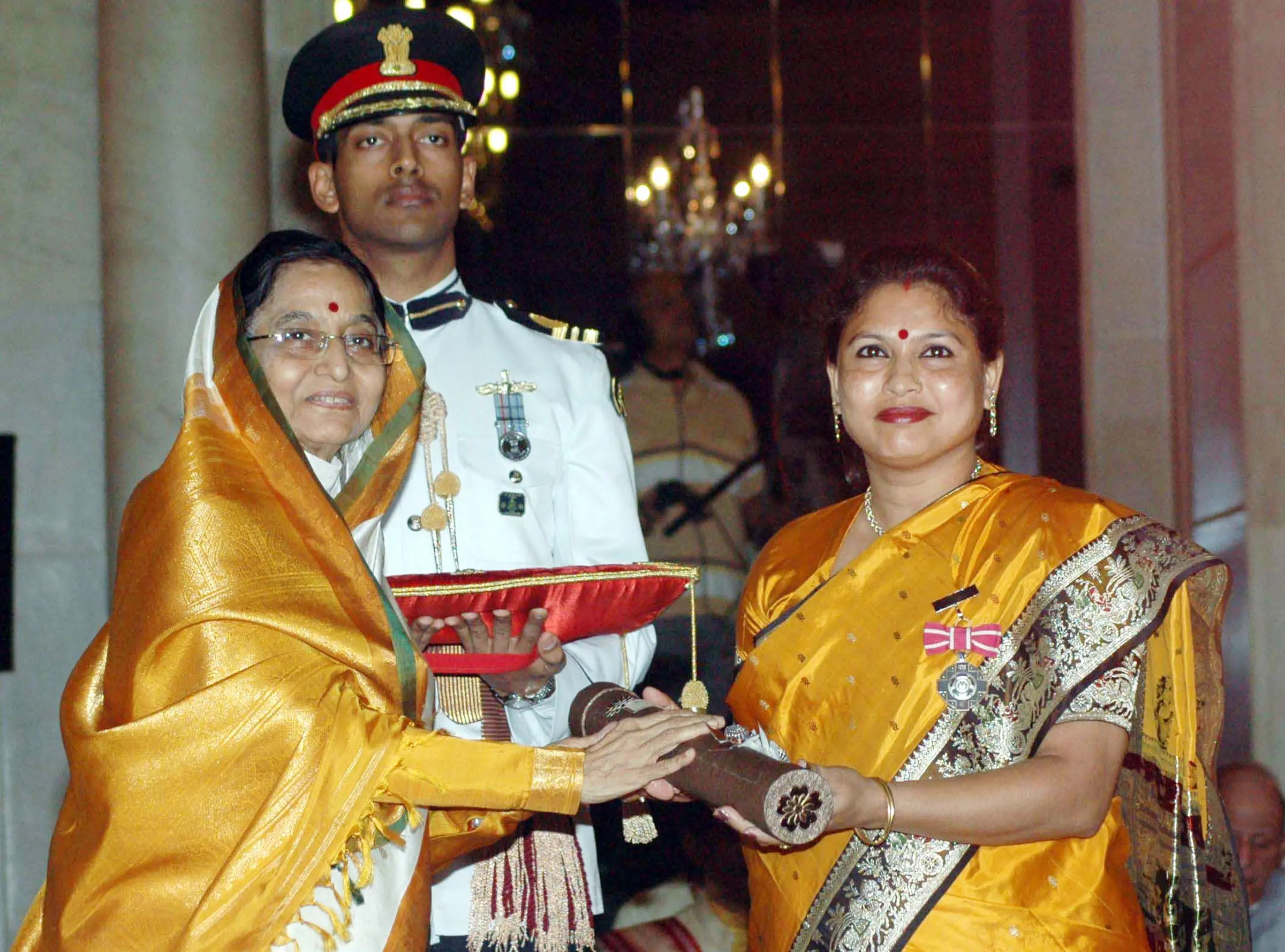 President Pratibha Patil conferring the Padma Shri Award on Bula Chowdhury, a swimmer, at Rashtrapati Bhawan in New Delhi | Photo: UNI