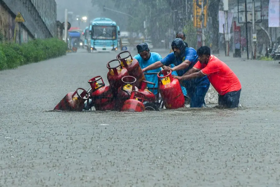 IMD issues red alert: Schools and colleges closed in Mumbai on 19 ...