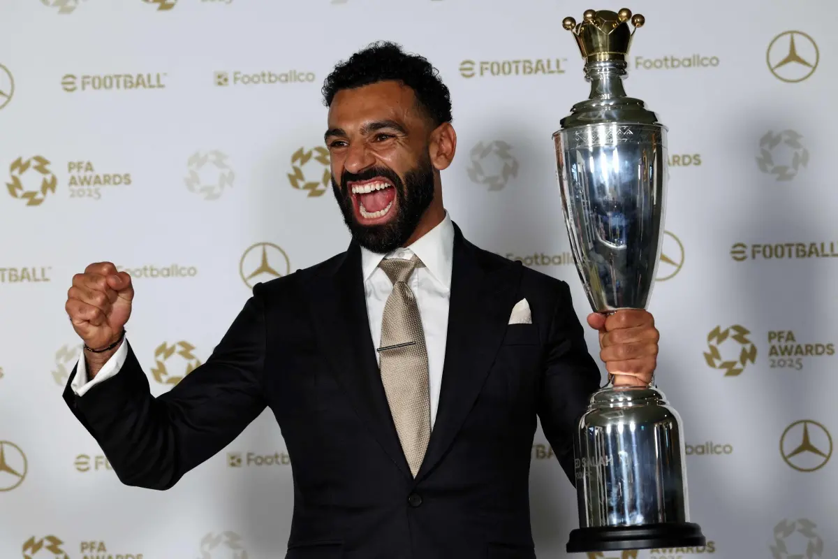 Liverpool's Egyptian striker Mohamed Salah poses with the Men's PFA Players' Player of the Year award backstage during the 2024-2025 Professional Footballers' Association (PFA) awards, at the Opera House in Manchester, northern England. | Photo: AFP