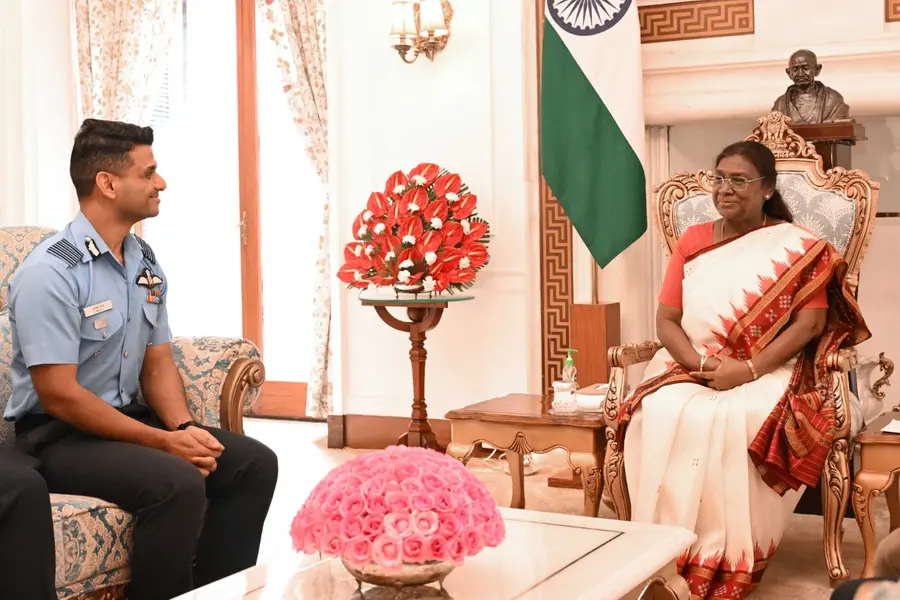 President Droupadi Murmu with IAF Group Caption Shubhanshu Shukla