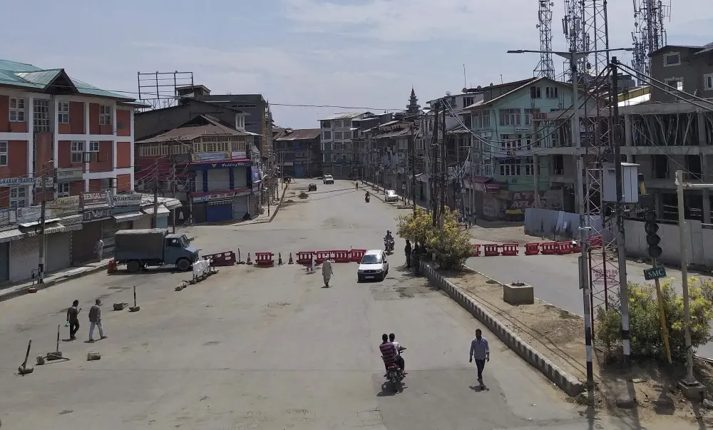 Pedestrians move on a deserted street in Srinagar | AP (File photo)