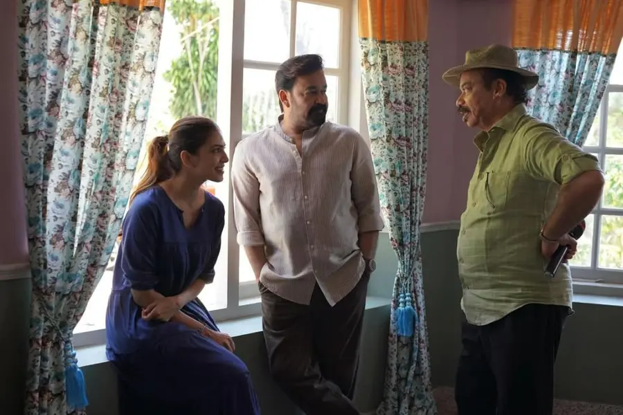 Malavika Mohanan with Mohanlal and Sathyan Anthikad
