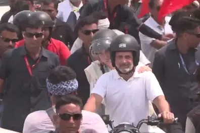 Priyanka joins Rahul Gandhi on motorcycle during ‘Voter Adhikar Yatra’ in Bihar | WATCH