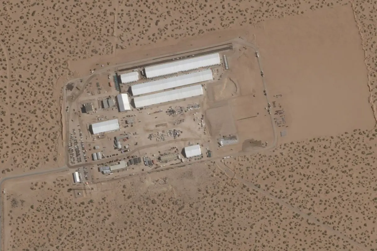 A satellite image shows construction of large white tents for a new immigrant detention center at Fort Bliss | Photo: AP