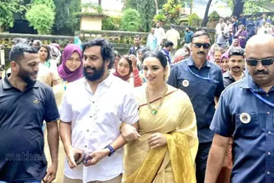 Shweta Menon receives grand welcome at mother’s hometown in Tirur; calls it an emotional experience