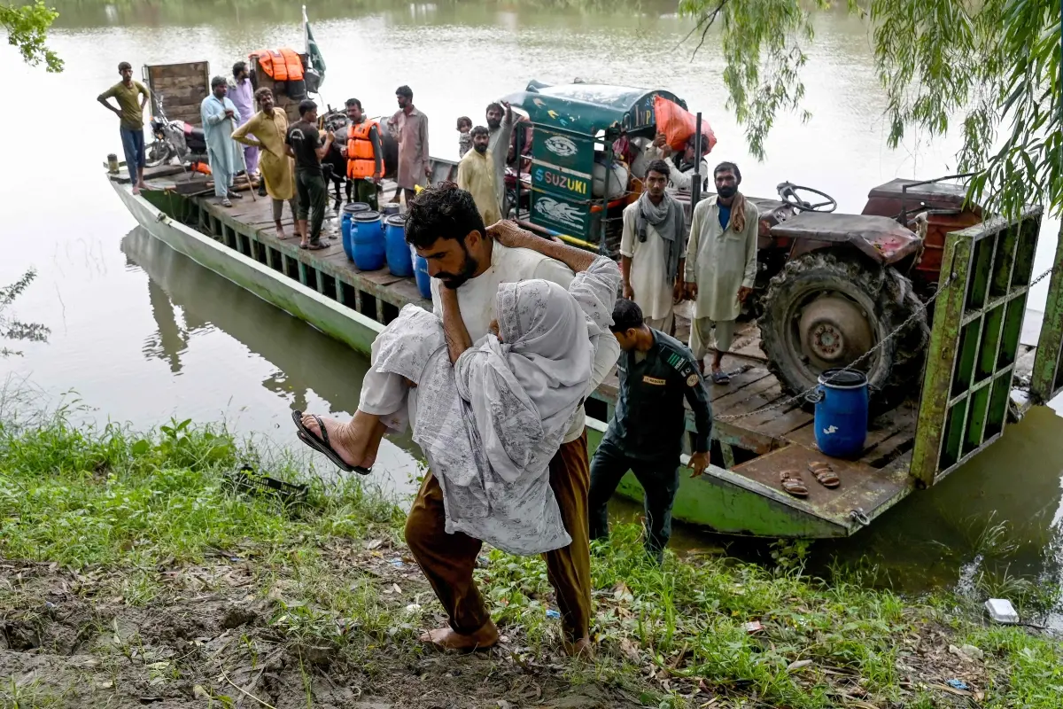 Flood-affected victims are evacuated from Kasur district in Punjab province | AFP