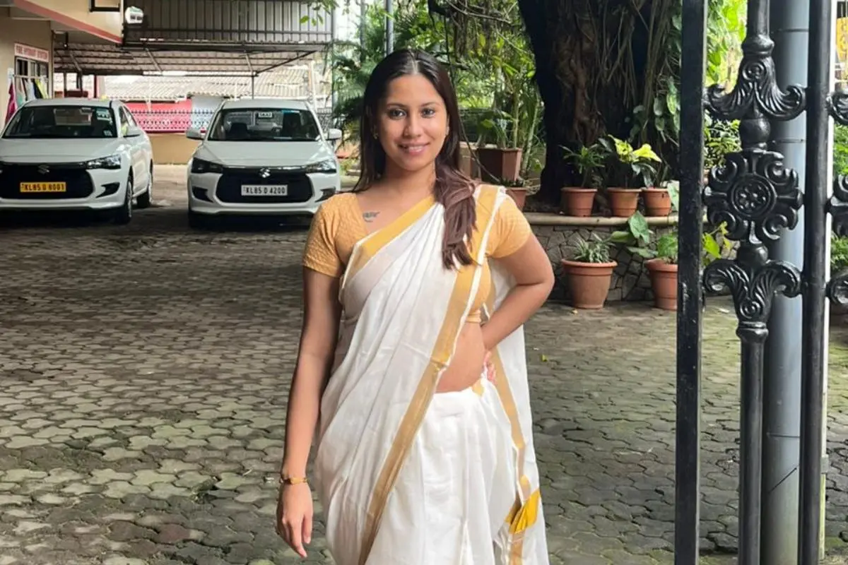 A Bengali heart in Kerala hues - celebrating Onam draped in the ivory-and-gold elegance of a traditional Kerala saree. Photo: MBI