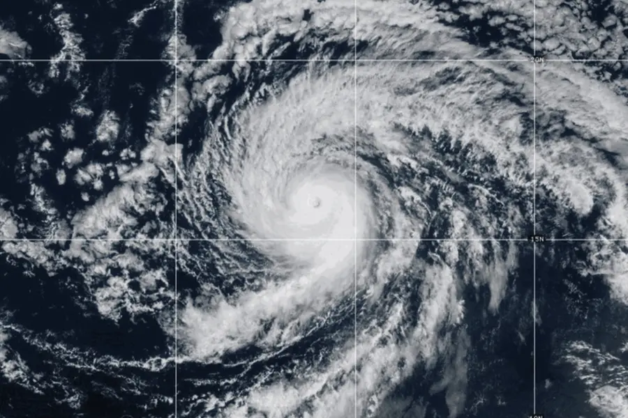 Category 4 Hurricane 'Kiko' approaches Hawaiian Islands