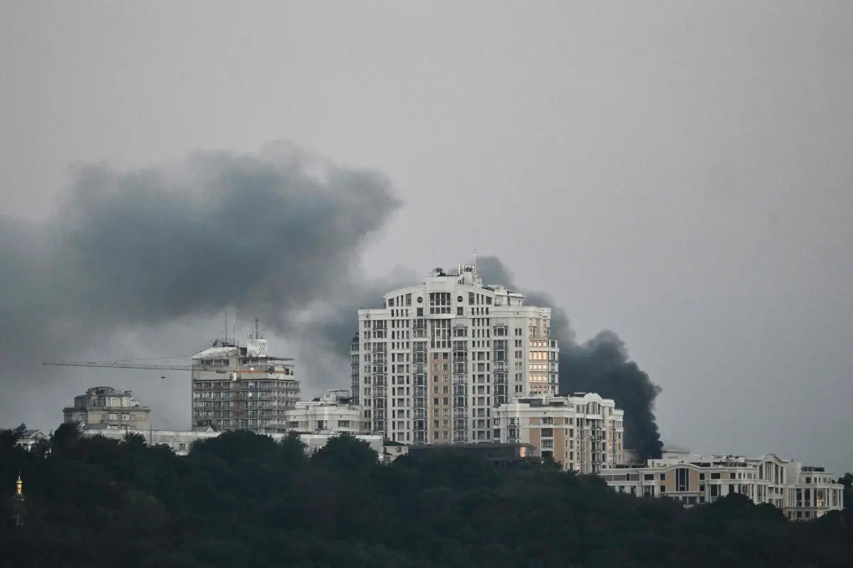 Smoke rises over the government headquarters in Kyiv, following Russian drone and missile strikes on September 7, 2025, amid the Russian invasion of Ukraine. Photo: AFP