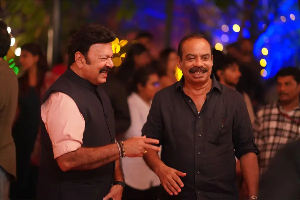 Lalu Alex with Sathyan Anthikad on the 'Hridaypoorvam' set
