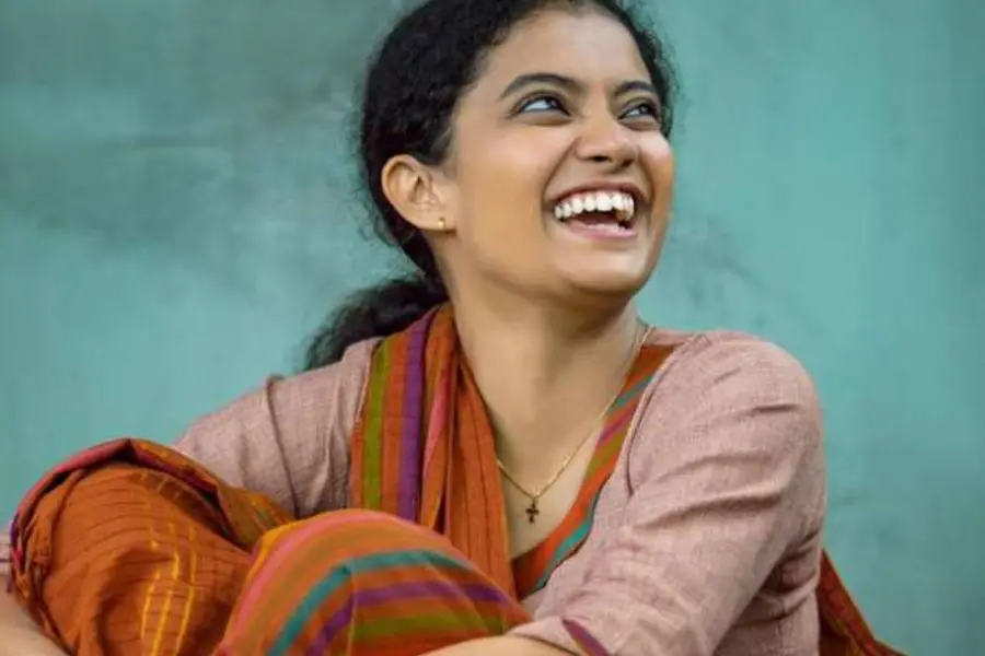 വനിതാദിനമല്ലേ; സ്ത്രീകള്ക്ക് ഫ്രീ ഷോയുമായി കപ്പേള ടീം