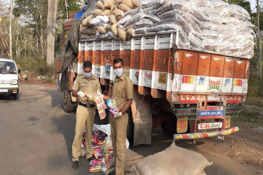 കൊറോണ കാലത്തും ലഹരിക്കടത്ത്; മുത്തങ്ങയില്‍ നിരോധിത പുകയില ഉത്പന്നങ്ങള്‍ പിടികൂടി