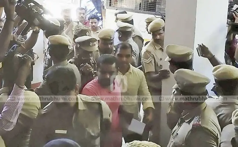 കളിയിക്കാവിളയില്‍ പോലീസ് ഉദ്യോഗസ്ഥനെ വെടിവെച്ചുകൊന്ന കേസിലെ പ്രതികളെ നാഗര്‍കോവില്‍കോടതിയിലെത്തിച്ചപ്പോള്‍