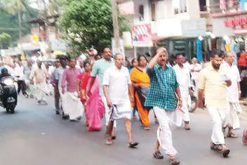 ജനജാഗരണസമിതി റാലിയുടെ സമയത്ത് അടച്ചിട്ട കടകള്ക്ക് നേരേ അതിക്രമം; പൂട്ടിനുള്ളില് പശയൊഴിച്ചു
