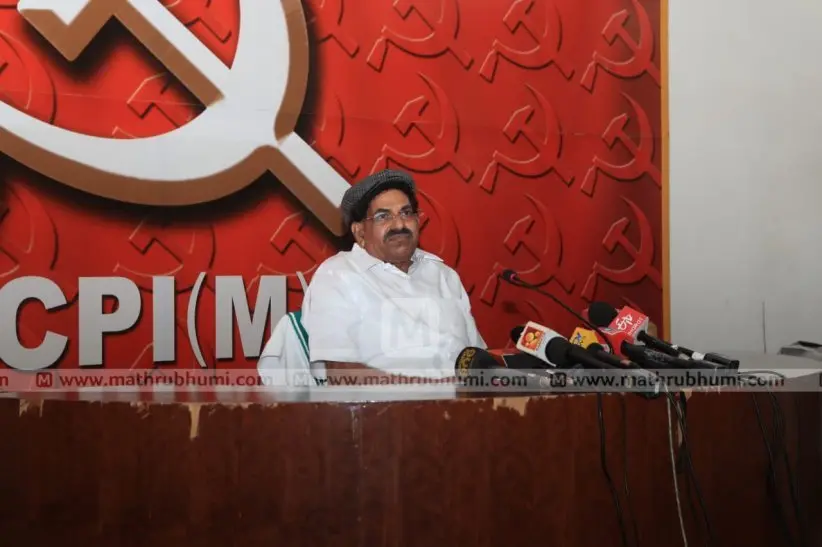 സി.പി.എം. സംസ്ഥാന സെക്രട്ടറി കോടിയേരി ബാലകൃഷ്ണന് തിരുവനന്തപുരത്ത് എ.കെ.ജി. സെന്ററില് പത്ര സമ്മേളനം നടത്തുന്നു. ഫോട്ടോ: ബിജു വര്ഗീസ്.