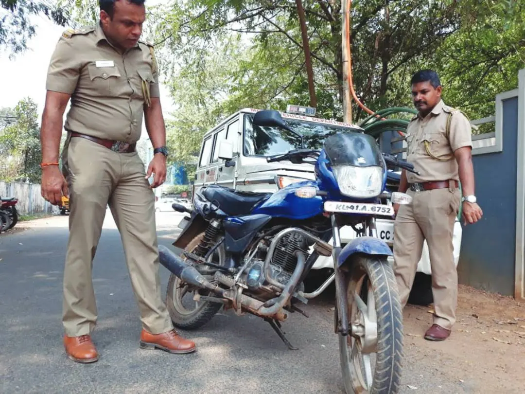 ഫയര് ചിത്രം.