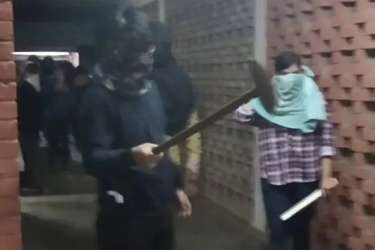 ജെഎന്യു അക്രമം: മുഖംമൂടിക്കാരി ഡിയുവിലെ വിദ്യാര്ഥിനിയെന്ന് ഡല്ഹി പോലീസ്