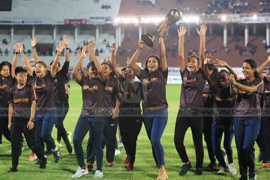 ഗോകുലത്തിന്റെ പെണ്‍ പുലികളെ സ്വീകരിച്ച് കോഴിക്കോട്