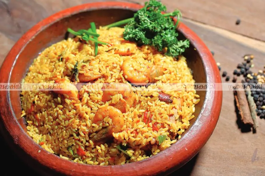 ഹോട്ട് ആന്ഡ് സ്പൈസി ചെമ്മീന് റൈസ്