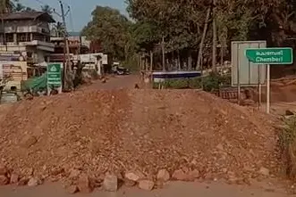 കര്ണാടകം മണ്ണിട്ട് അതിര്ത്തി അടച്ചത് പ്രധാനമന്ത്രിയുടെ ശ്രദ്ധയില്പ്പെടുത്തും: മുഖ്യമന്ത്രി