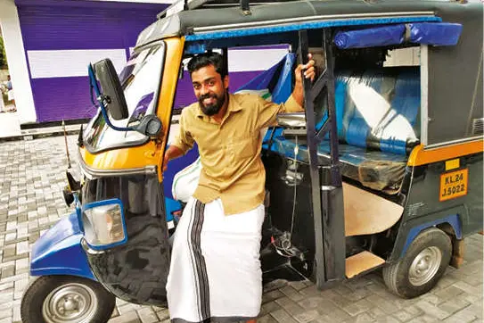 Adda Raja Driver ഇത് ഡോ.അജിത്ത്; യോഗ്യത- പിഎച്ച്ഡി, ജോലി ഓട്ടോ ഡ്രൈവര്