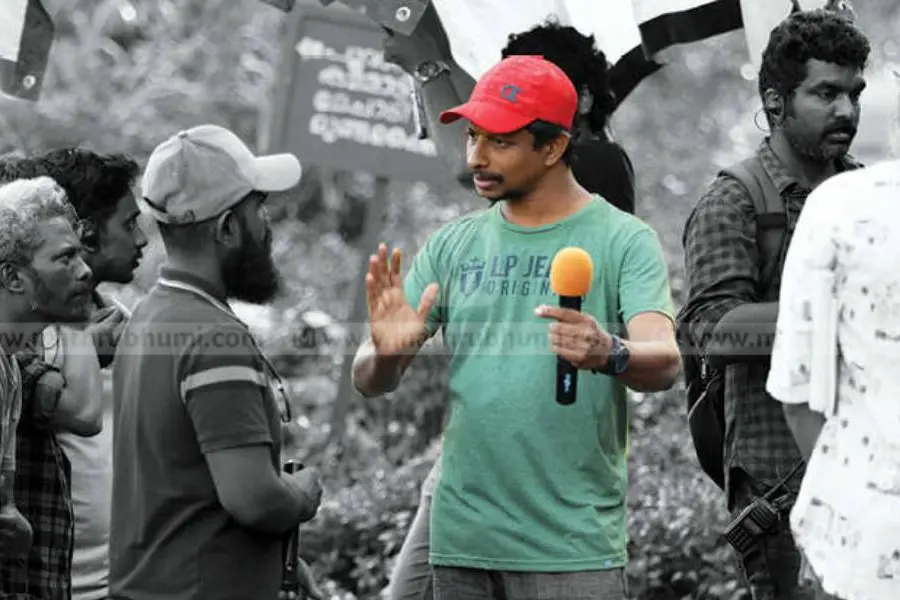 'സുഹൃത്തിനെ തേടി വയനാട്ടില് നിന്ന് ജെസി നടത്തുന്ന യാത്ര; ഒരു റൊമാന്റിക് ത്രില്ലറാണ് കപ്പേള'