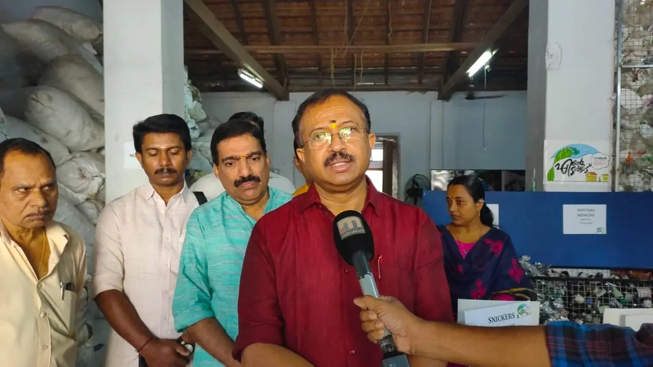 എന്റെ എടക്കാട് പദ്ധതി സന്ദര്ശിക്കാനെത്തിയ മന്ത്രി വി മുരളീധരന് സംസാരിക്കുന്നു