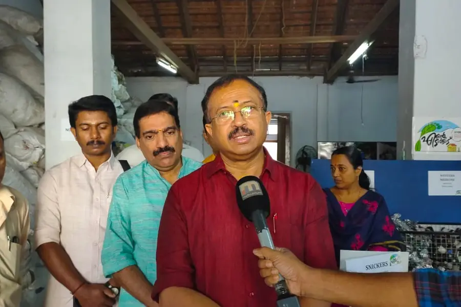 കേന്ദ്രമന്ത്രി വി മുരളീധരന് 'എന്റെ എടക്കാട്' പദ്ധതി സന്ദര്ശിച്ചു