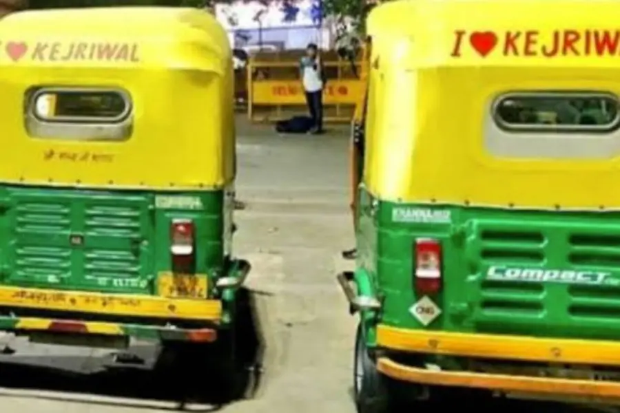 'ഐ ലവ് യൂ കെജ്രിവാള്' എന്ന് ഓട്ടോയില് എഴുതിയ ഡ്രൈവര്ക്ക് 10,000 രൂപ പിഴ
