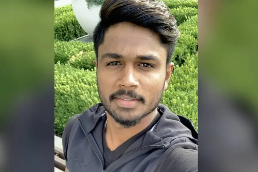 സഞ്ജുവിന്റെ 'കോമ'യ്ക്ക് താഴെ ആരാധകരുടെ തിക്കും തിരക്കും; ഒഴിവാക്കിയതിനുള്ള മറുപടിയോ?