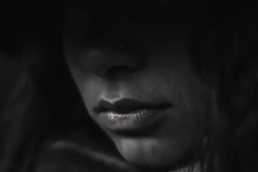 പ്രണയപ്പകയില് കത്തിമുന ആഴ്ന്നിറങ്ങിയത് 17 തവണ; അവള്ക്കിനിയും നടക്കണം, പഠിക്കണം